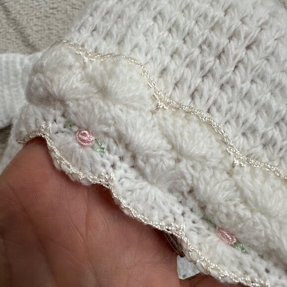 Vintage Hand-Crocheted Baby Set With Bonnet & Booties Pink Embroidered Flowers S - Picture 6 of 9